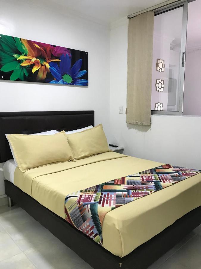 Apartamentos Amoblados Jg De La 70 Medellin Bagian luar foto