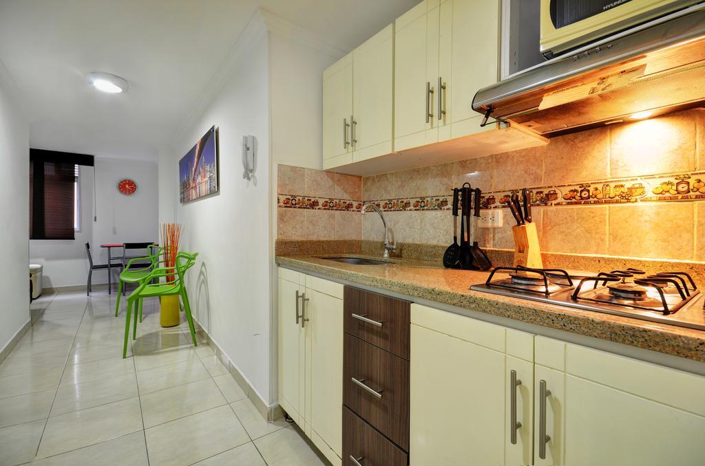 Apartamentos Amoblados Jg De La 70 Medellin Bagian luar foto