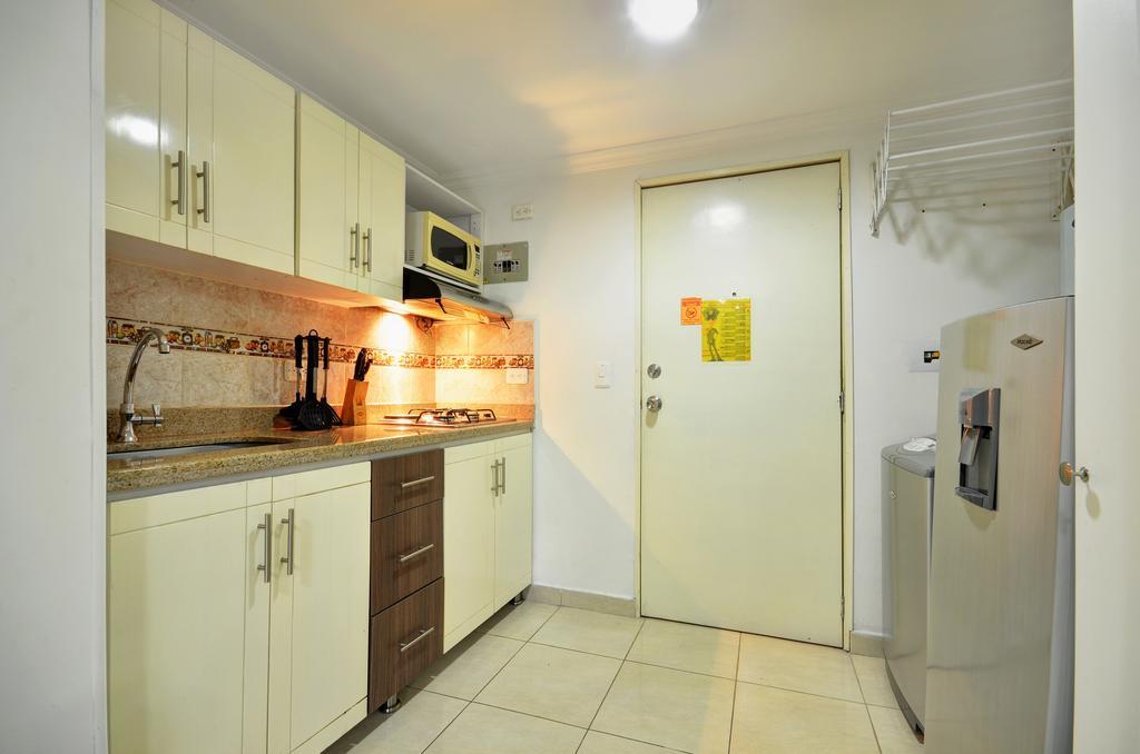 Apartamentos Amoblados Jg De La 70 Medellin Bagian luar foto