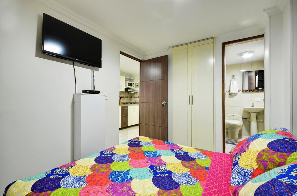 Apartamentos Amoblados Jg De La 70 Medellin Bagian luar foto
