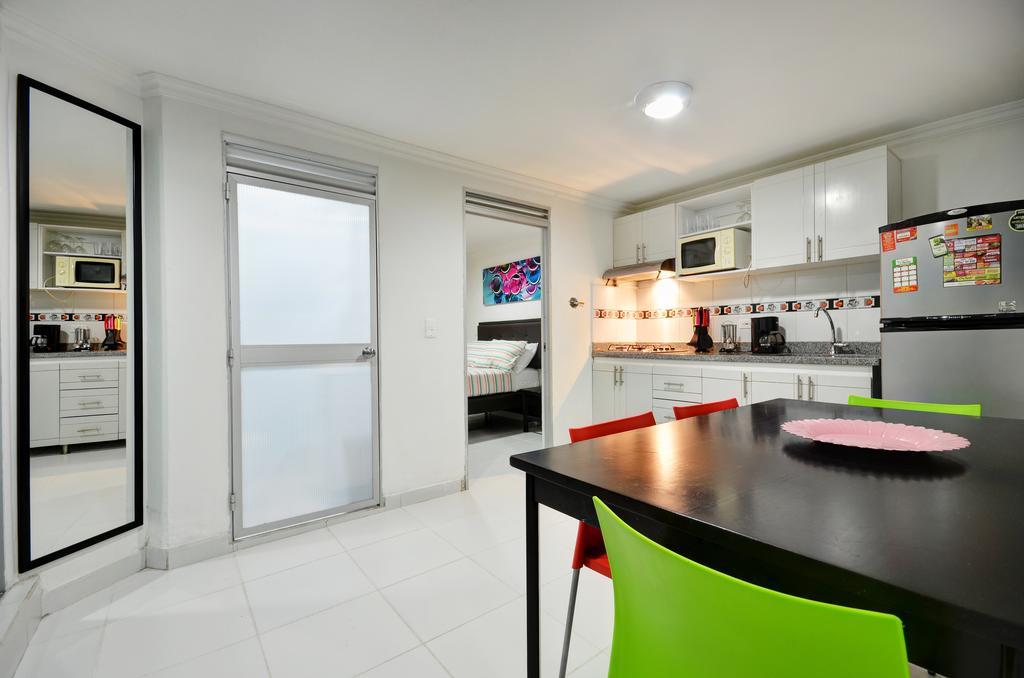 Apartamentos Amoblados Jg De La 70 Medellin Bagian luar foto