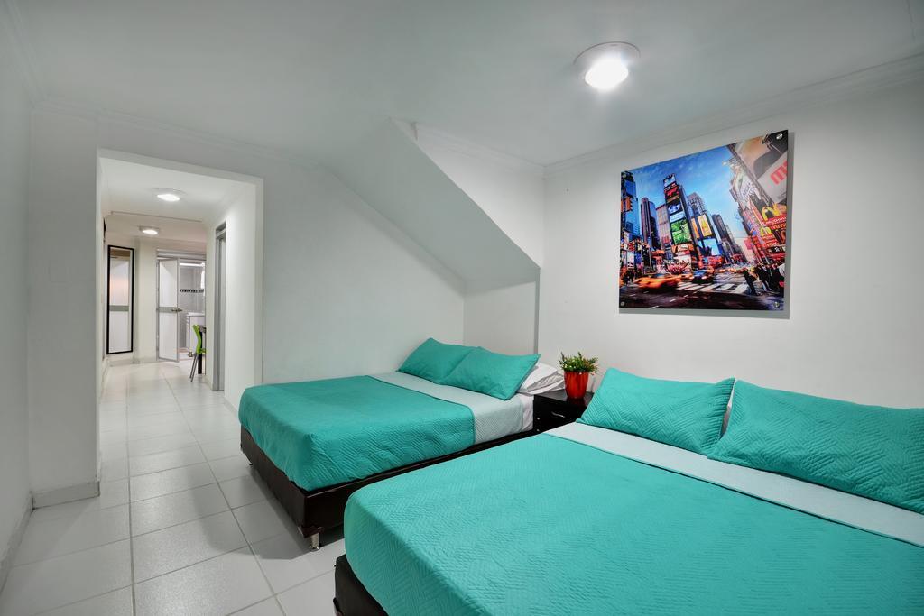 Apartamentos Amoblados Jg De La 70 Medellin Bagian luar foto