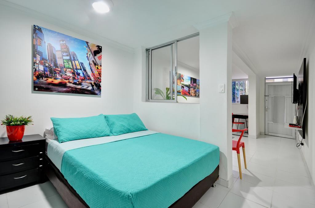 Apartamentos Amoblados Jg De La 70 Medellin Bagian luar foto