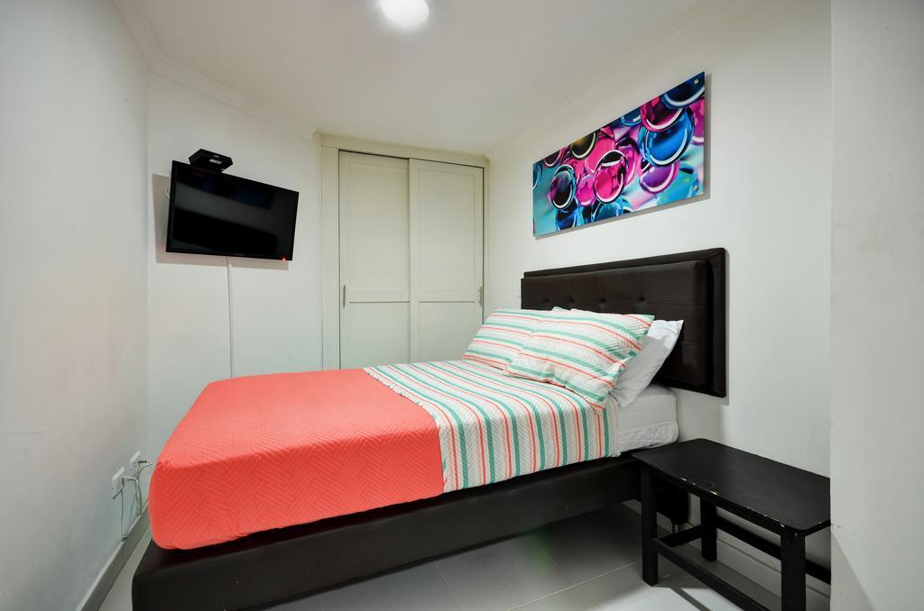 Apartamentos Amoblados Jg De La 70 Medellin Bagian luar foto