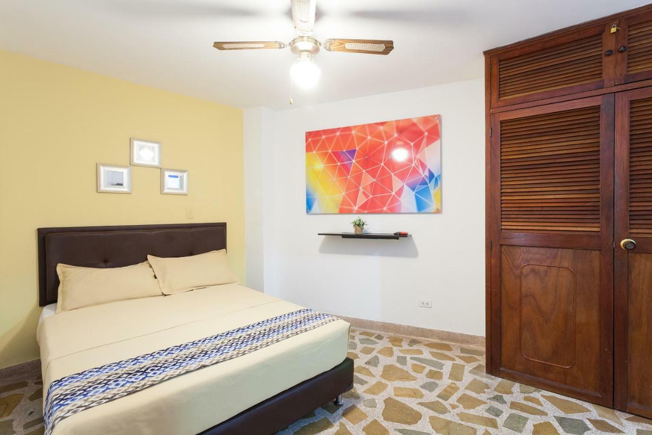 Apartamentos Amoblados Jg De La 70 Medellin Bagian luar foto