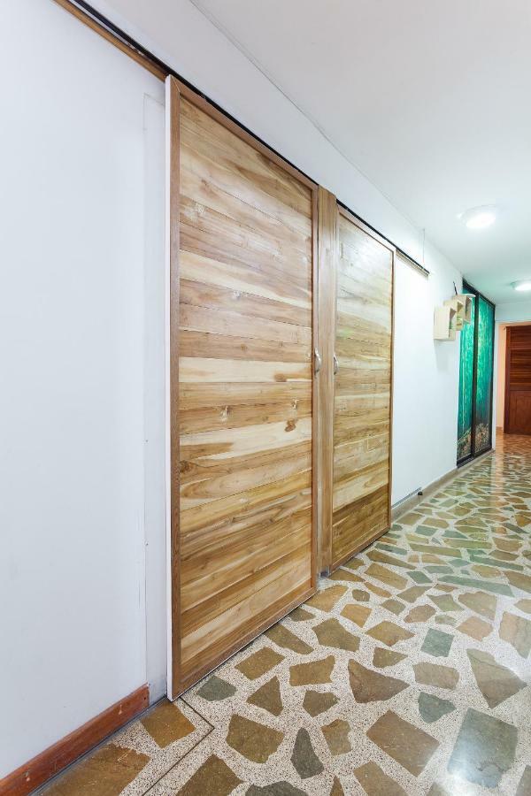 Apartamentos Amoblados Jg De La 70 Medellin Bagian luar foto