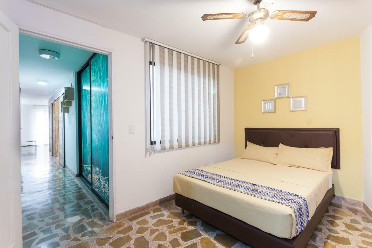 Apartamentos Amoblados Jg De La 70 Medellin Bagian luar foto