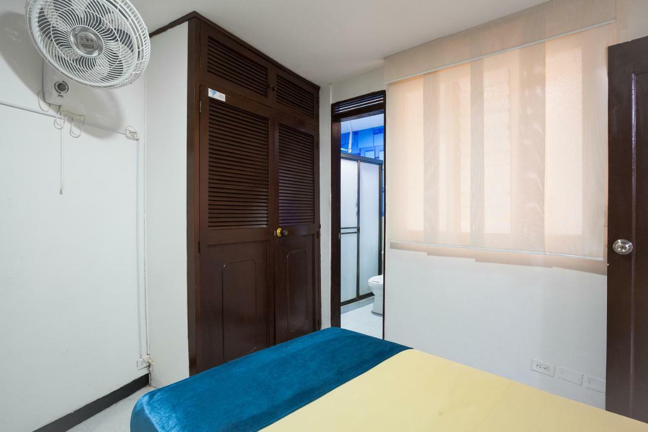 Apartamentos Amoblados Jg De La 70 Medellin Bagian luar foto