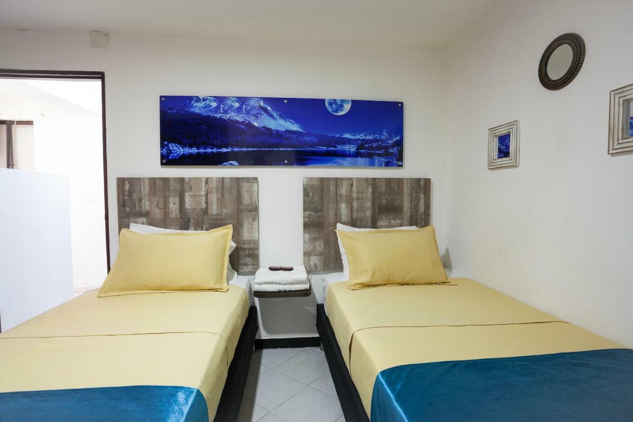 Apartamentos Amoblados Jg De La 70 Medellin Bagian luar foto