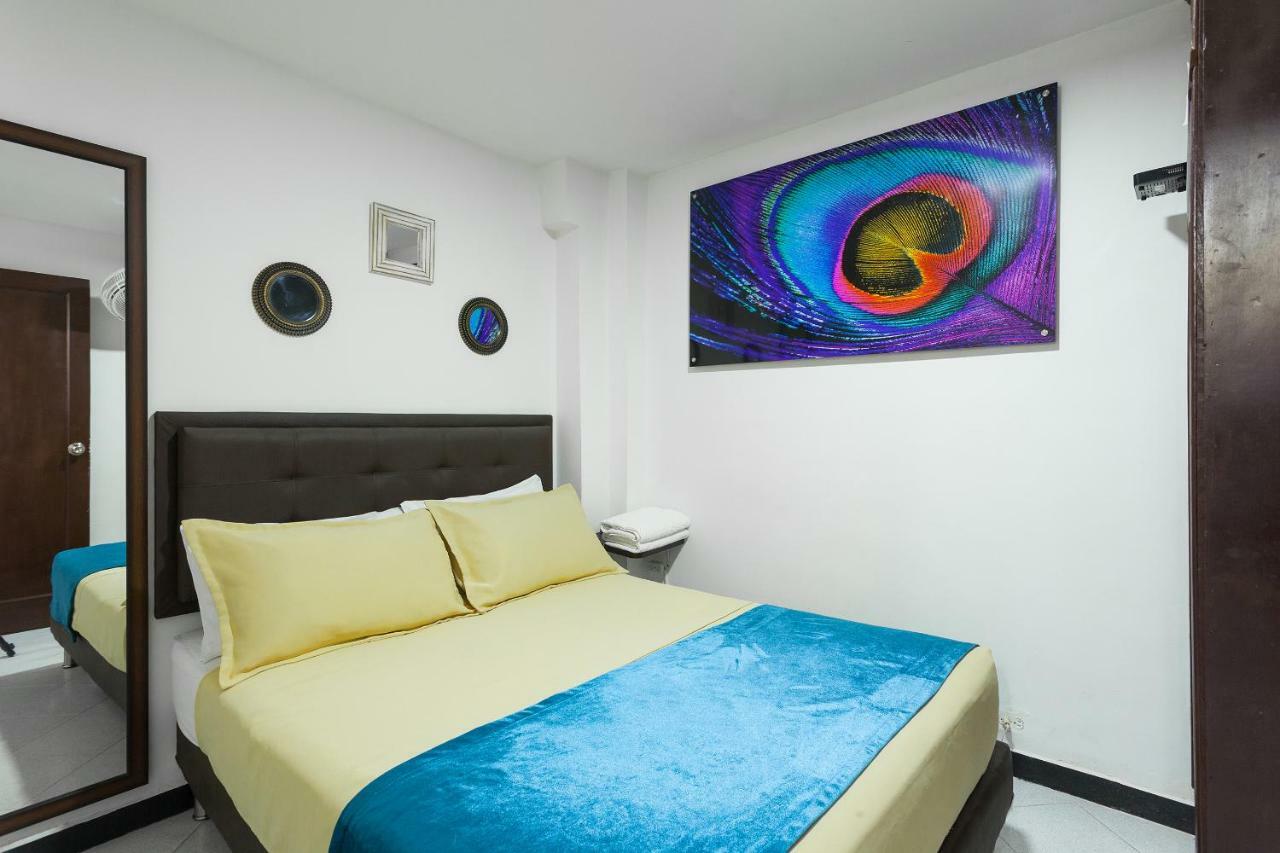 Apartamentos Amoblados Jg De La 70 Medellin Bagian luar foto