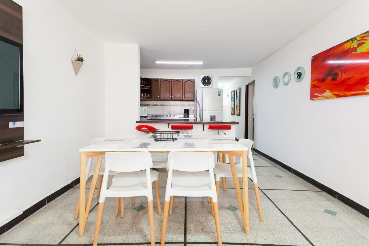 Apartamentos Amoblados Jg De La 70 Medellin Bagian luar foto