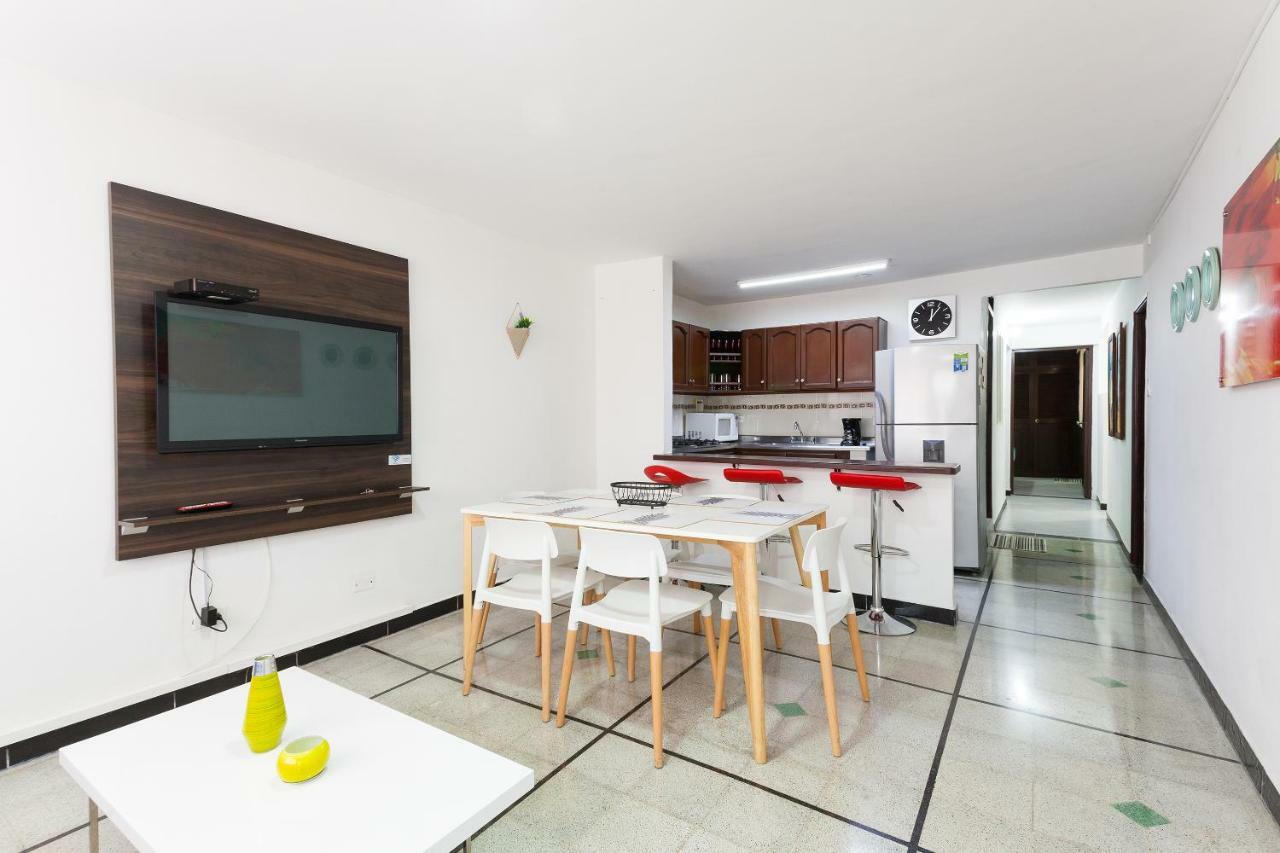 Apartamentos Amoblados Jg De La 70 Medellin Bagian luar foto