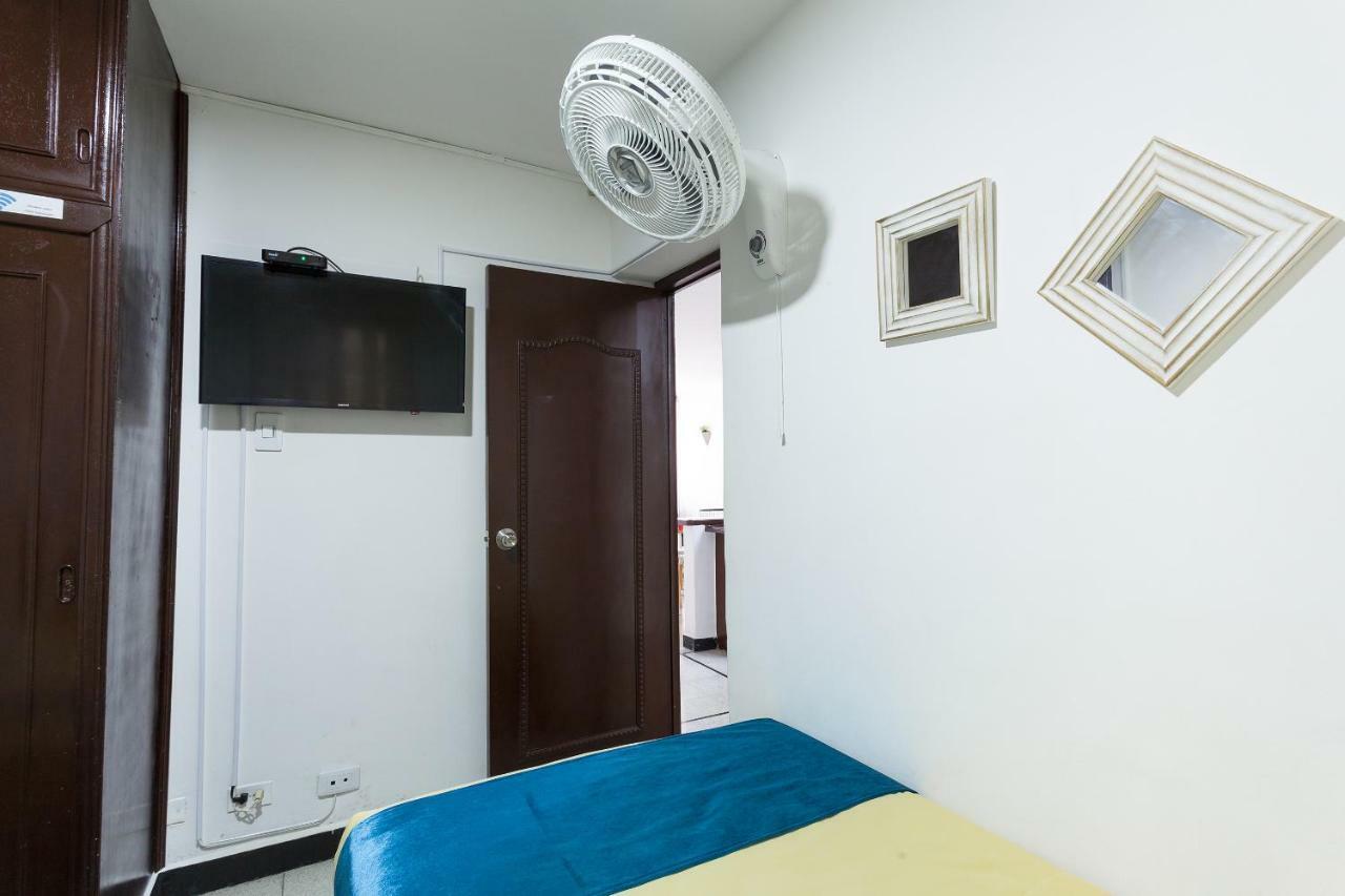 Apartamentos Amoblados Jg De La 70 Medellin Bagian luar foto