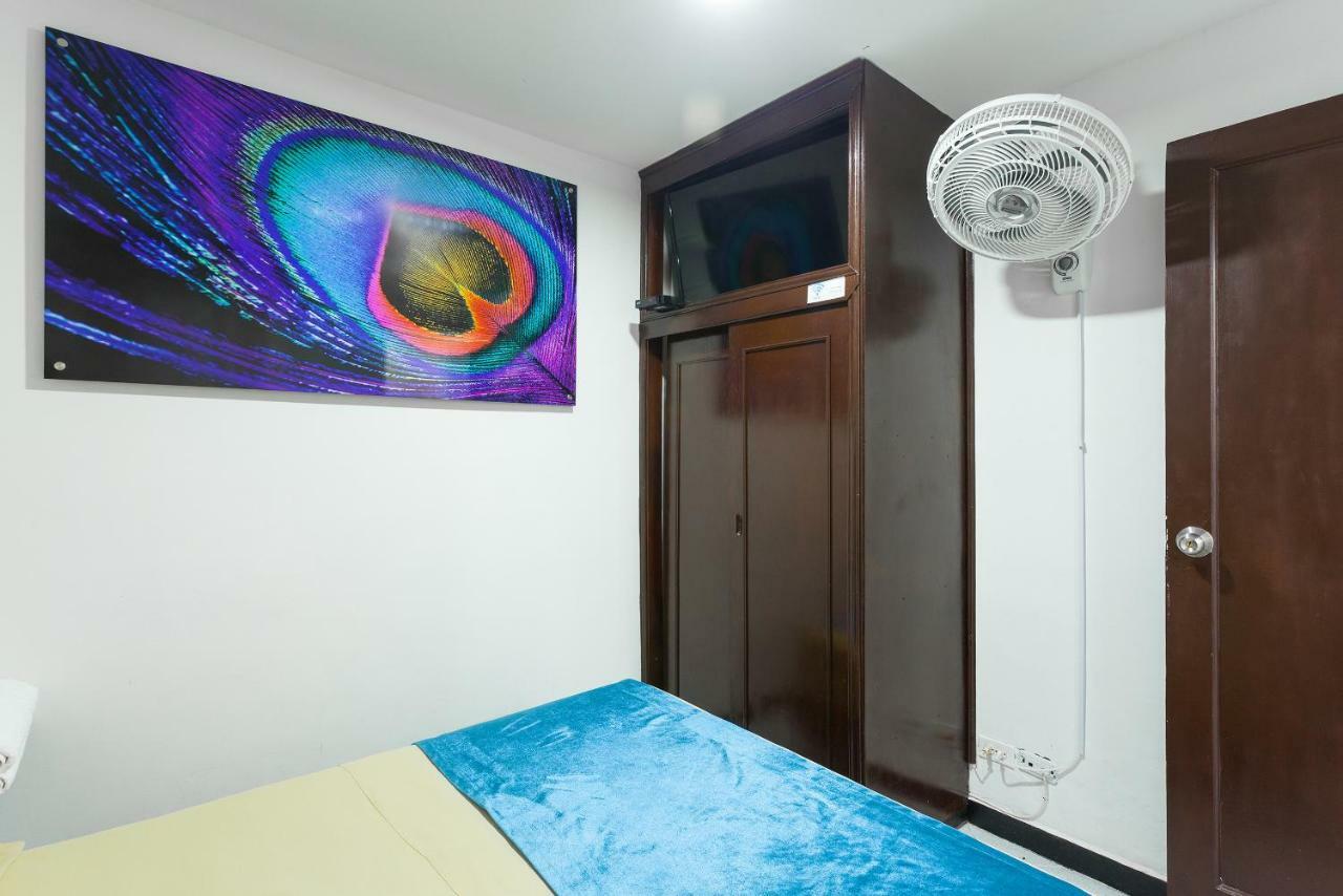 Apartamentos Amoblados Jg De La 70 Medellin Bagian luar foto