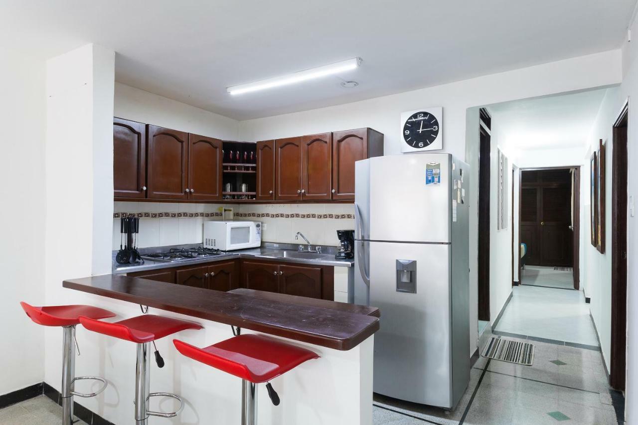 Apartamentos Amoblados Jg De La 70 Medellin Bagian luar foto