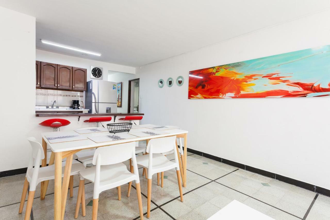 Apartamentos Amoblados Jg De La 70 Medellin Bagian luar foto