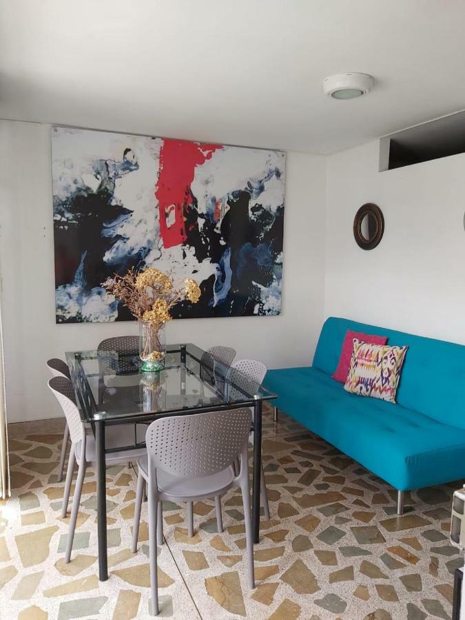 Apartamentos Amoblados Jg De La 70 Medellin Bagian luar foto