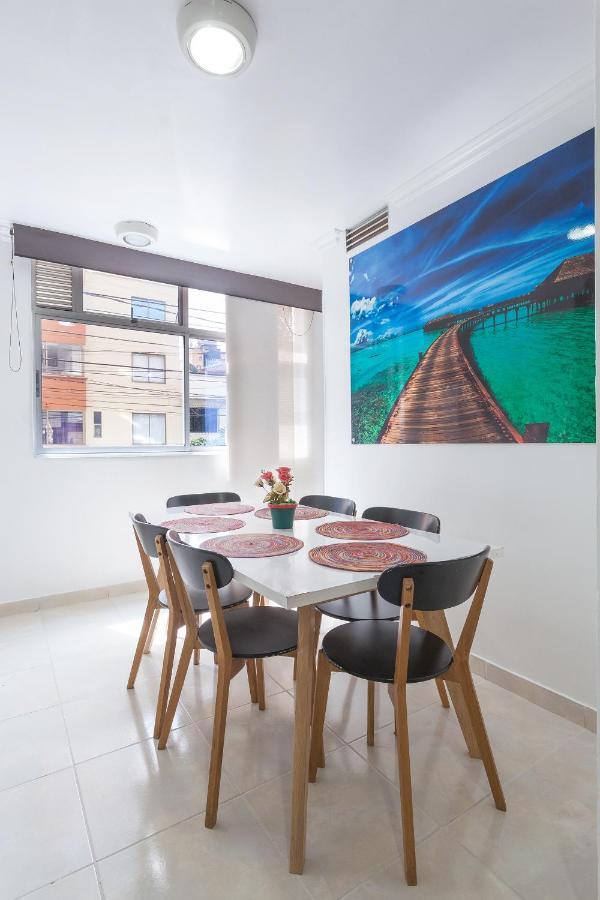 Apartamentos Amoblados Jg De La 70 Medellin Bagian luar foto