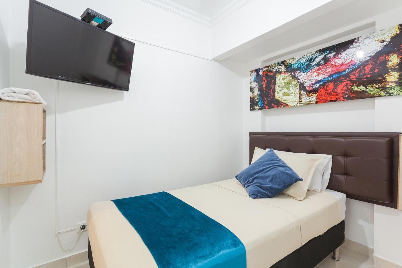 Apartamentos Amoblados Jg De La 70 Medellin Bagian luar foto
