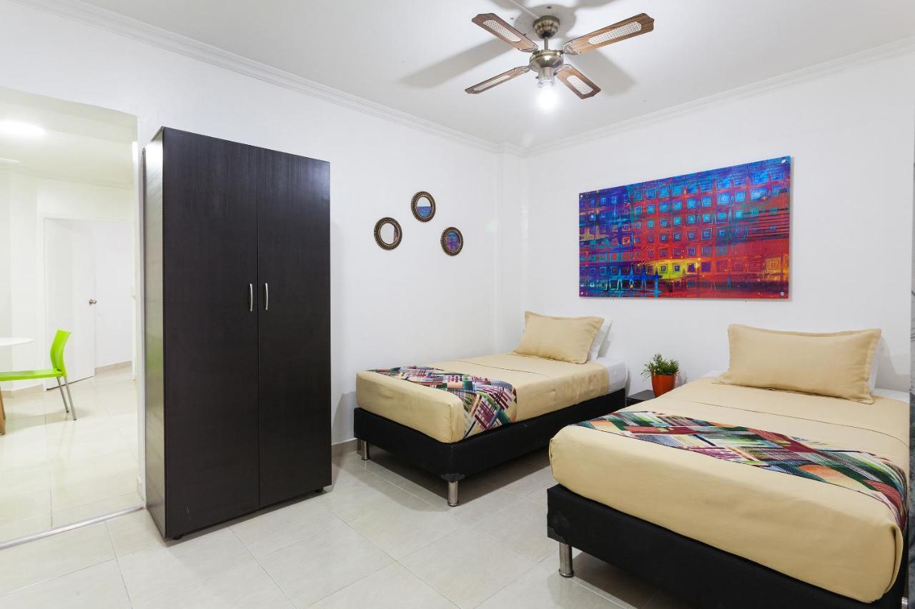 Apartamentos Amoblados Jg De La 70 Medellin Bagian luar foto
