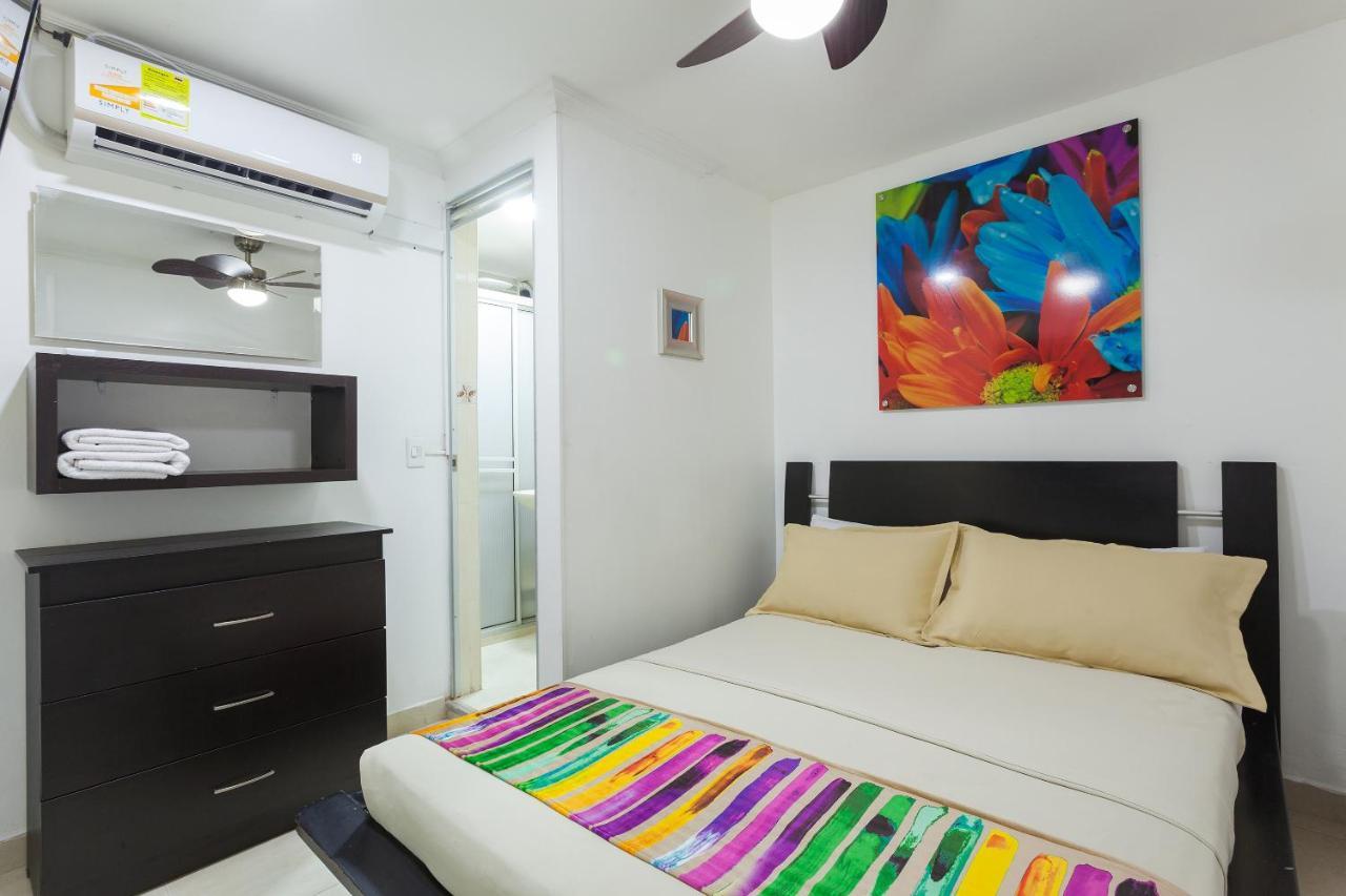 Apartamentos Amoblados Jg De La 70 Medellin Bagian luar foto