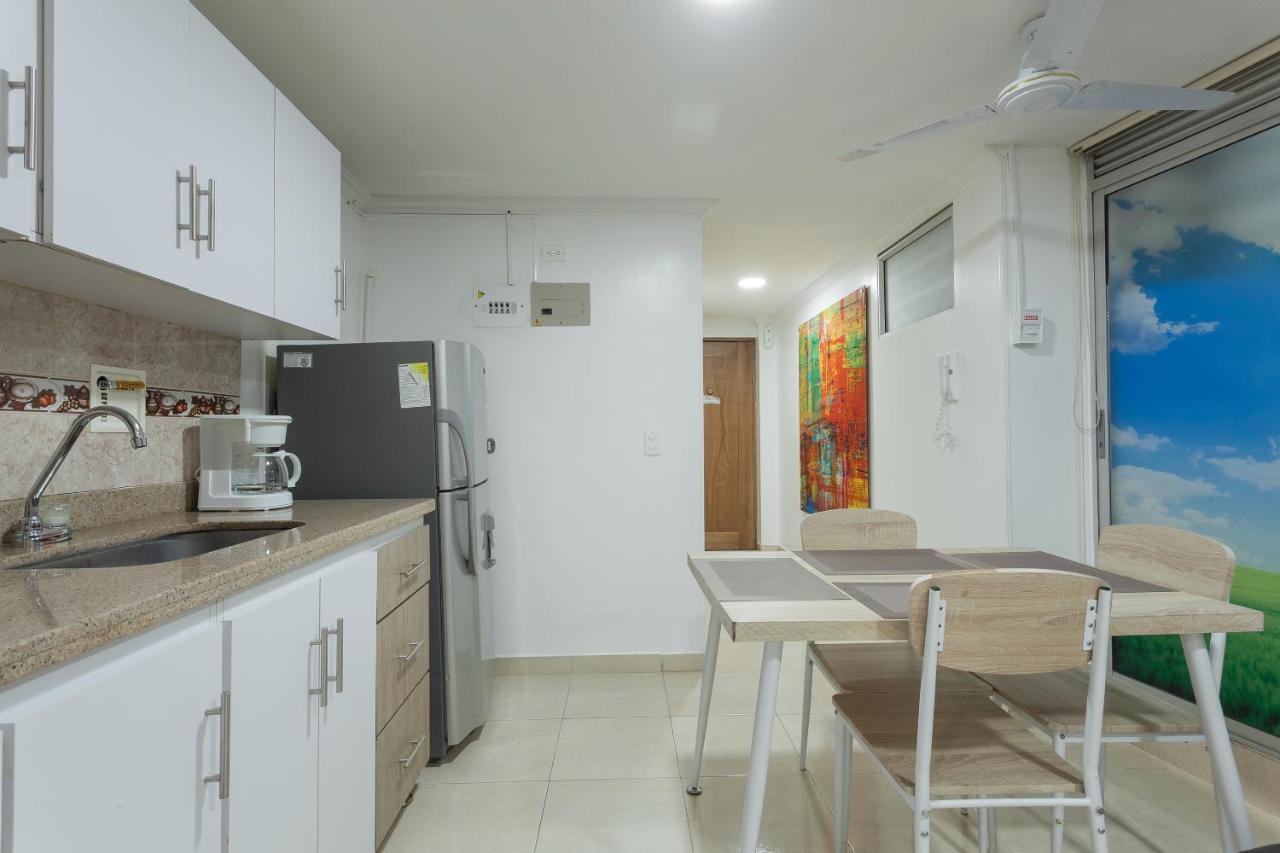 Apartamentos Amoblados Jg De La 70 Medellin Bagian luar foto
